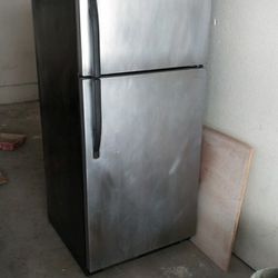 Kenmore Stainless Steel Topmount Refrigerator