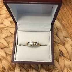 14kt Gold Ring With Diamonds