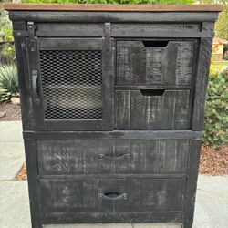 Farmhouse Style Wood Dresser Chest of Drawers Furniture Excellent Condition 
