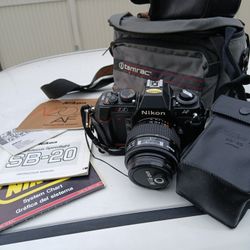 

Nikon N2020 35mm SLR Film Camera w AF Nikkor 50mm Lens, SB-20 Light  & Case