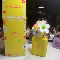 New. Marc Jacobs Daisy EAU SO FRESH Glow Perfume