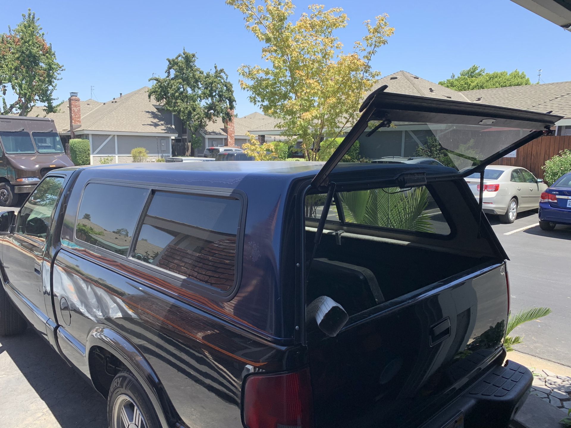 Pick Up Shell Camper Shell Snug-Top Cover for SOME small pickup trucks for Sale in ...