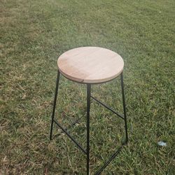 ONE WOOD AND  METAL STOOL. 26IN HI