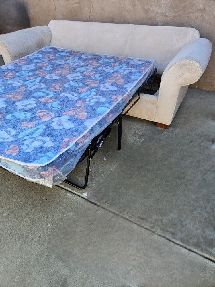 COUCH WITH PULL OUT BED