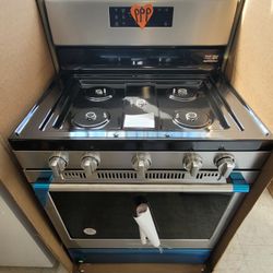 Gas Stoves New Scratch And Dent And Used Stoves From $499 Up To $1,250