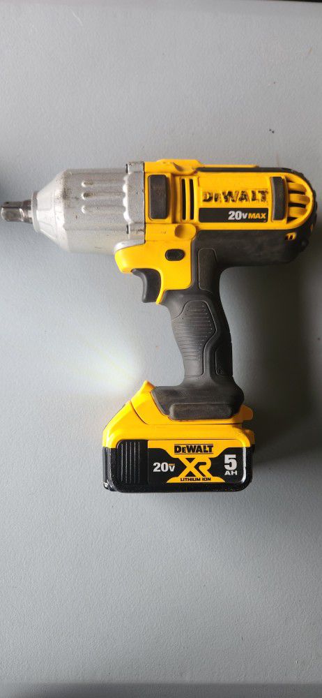 Dewalt ½ Impact Wrench Driver With Battery 