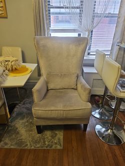 Pair of fancy chairs