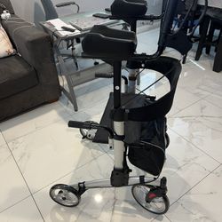 New up right walker rollator/chair new asking $100 thanks