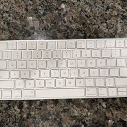 Apple Wireless Rechargeable Keyboard 