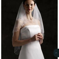 NWT David’s Bridal Elbow Length Veil, Two-Tier with Beaded Scallop Edge Veil STYLE# 595