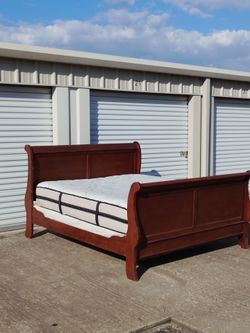 King 👑 size bed frame solid wood