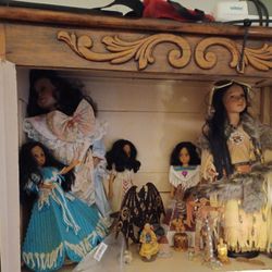 Porcelain dolls. 