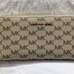 Authentic Micheal Kors Wallet 