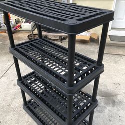 Dismountable shelves