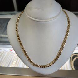 14k Gold Cuban Links Necklace 19.9 Grams 26 Long Layaway Available 10% Down Layaway Available 10% Down If You Interested Please Ask Maribel Thank You 