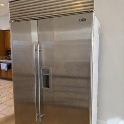 Sub-zero Stainless Steel 48” Built In Refrigerator With Water/Ice Dispenser 