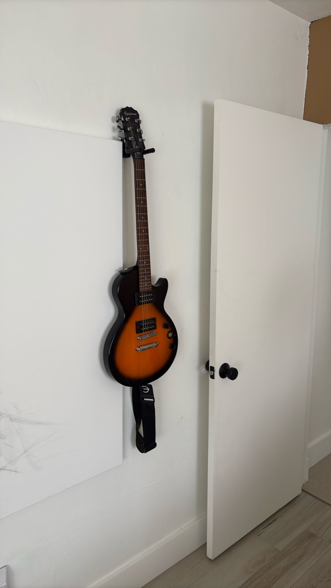 Guitar - Ephiphone - Les Paul Model