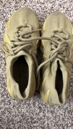 Tennis shoes