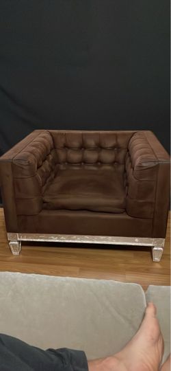 Club Chair tufted brown in good condition. 32"deep x37"wide x25.5" tall as is pick up deliver.