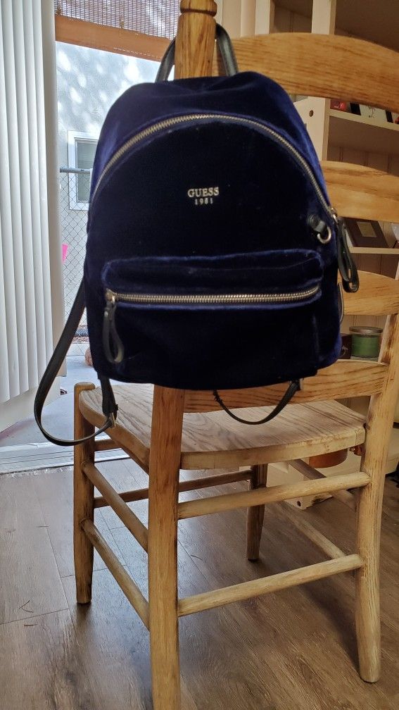 GUESS BACKPACK