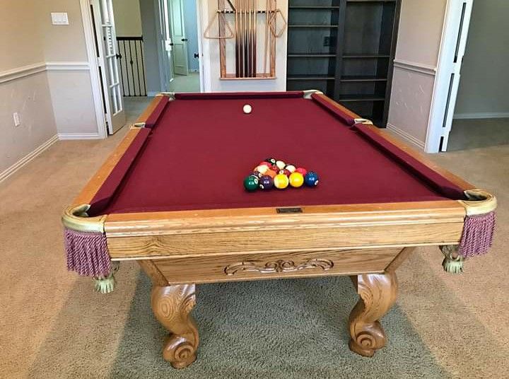 Brunswick 8 Foot Pool Table (DELIVERY/ SETUP included)