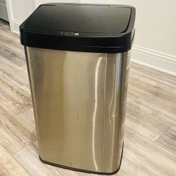 Insignia Automatic Trash Can 13 Gallons