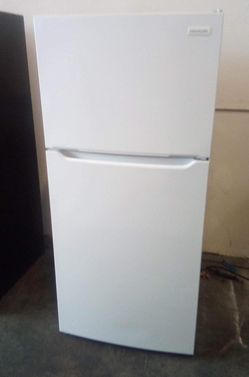 Frigidaire Top Mount White Refrigerator
