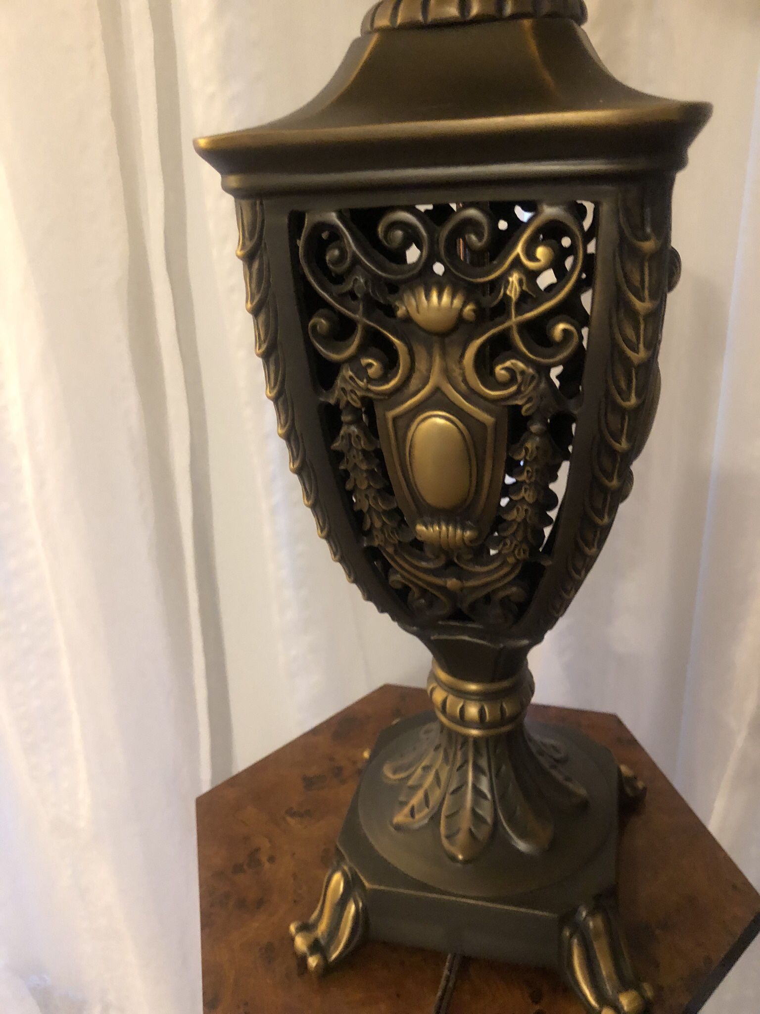 2 Vintage Lamps Can Deliver Asking $80 Both