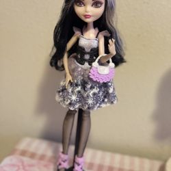 Ever After High Duchess Swan Doll