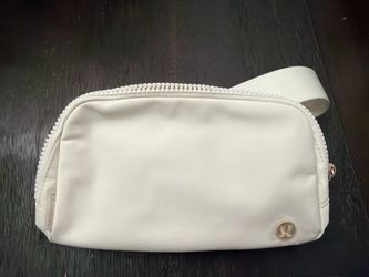 Lululemon everywhere belt bag 1L