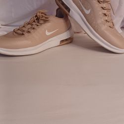 Nike Air Max Axis