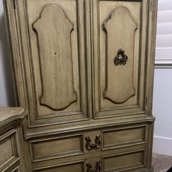 King Size Bedroom Set Up 