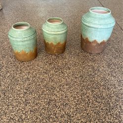 Ceramic pots 