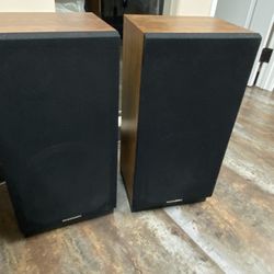 Two, Almost New Marantz  Floorstanding Speakers