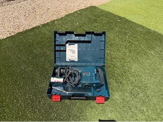 11316evs Bosch 14 Amp 1-9/16 in. Corded Variable Speed SDS-Max Concrete Demolition Hammer with Carrying Case