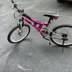 Girls Mongoose Mountain Bike 24”