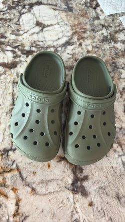 Kids crocs size 3