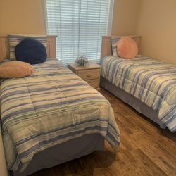 2 Twin Size Beds 