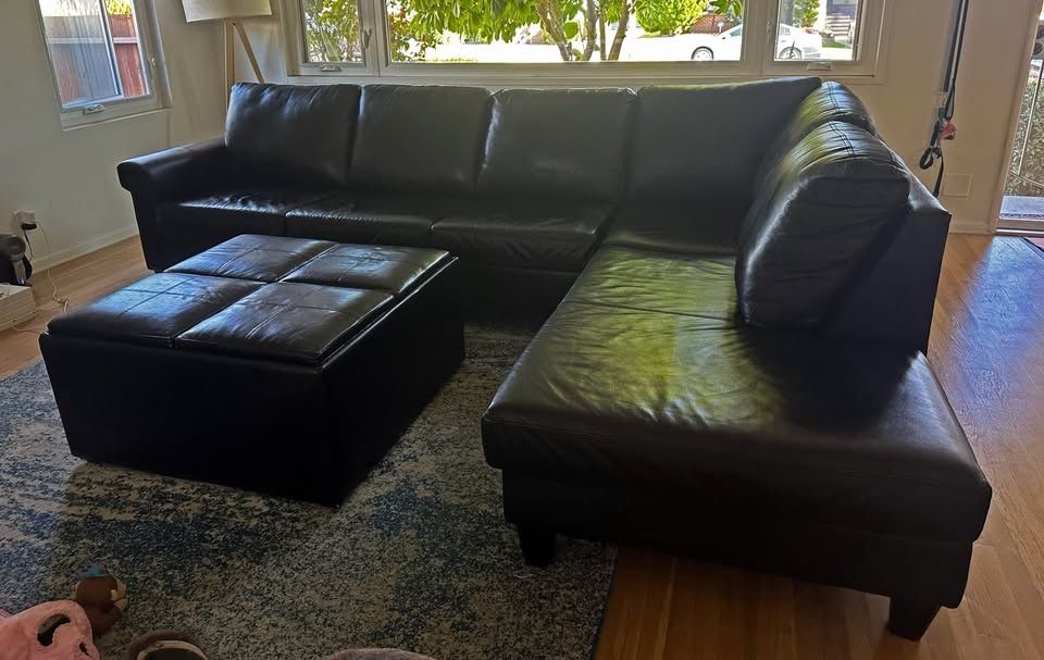 BLACK LEATHER SECTIONAL COUCH - GREAT CONDITION!