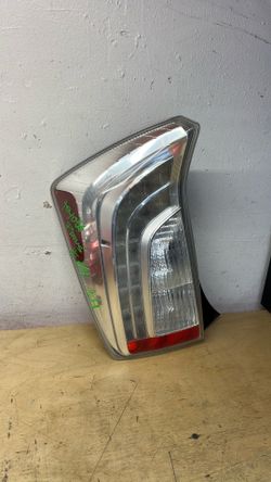2012 2013 2014 2015 Toyota Prius driver side taillight