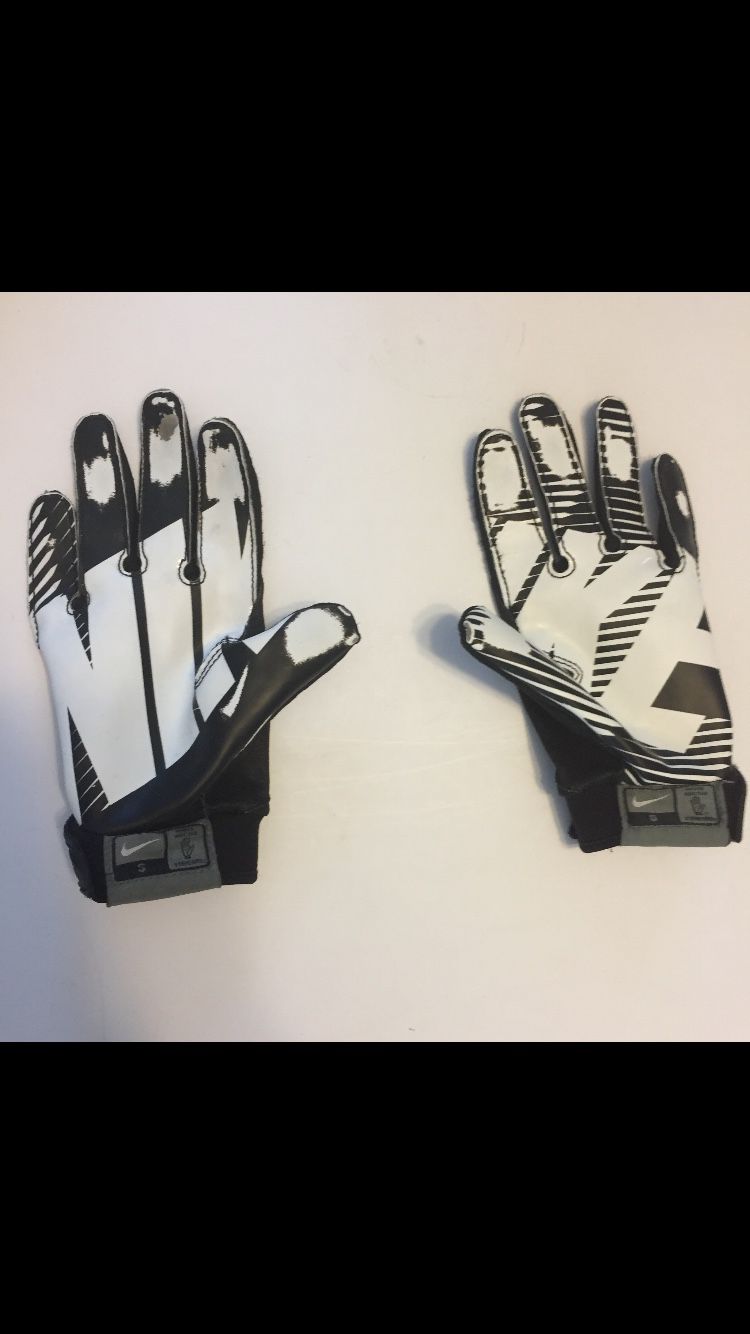 Nike gloves small
