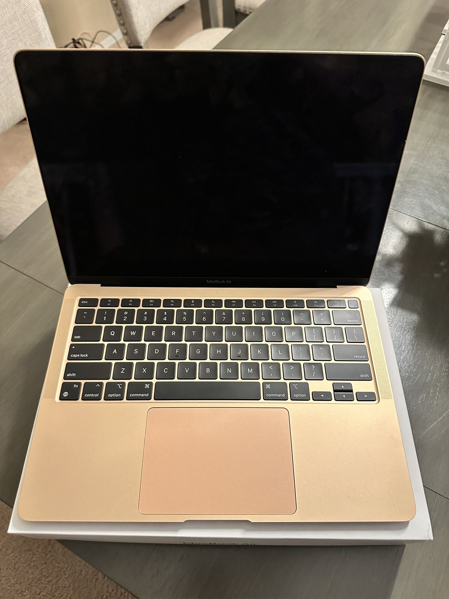 Apple MacBook Air 13.3" (256GB SSD, Apple M1, 8GB) Laptop 