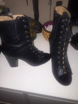 Laze up heels