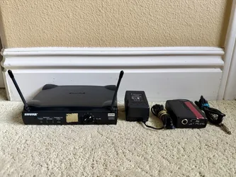 Shure AXUR4 Wireless Receiver W/ AXU1 Bodypack Transmitter, Black RARE