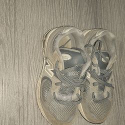 New Balance sneakers us12 boys