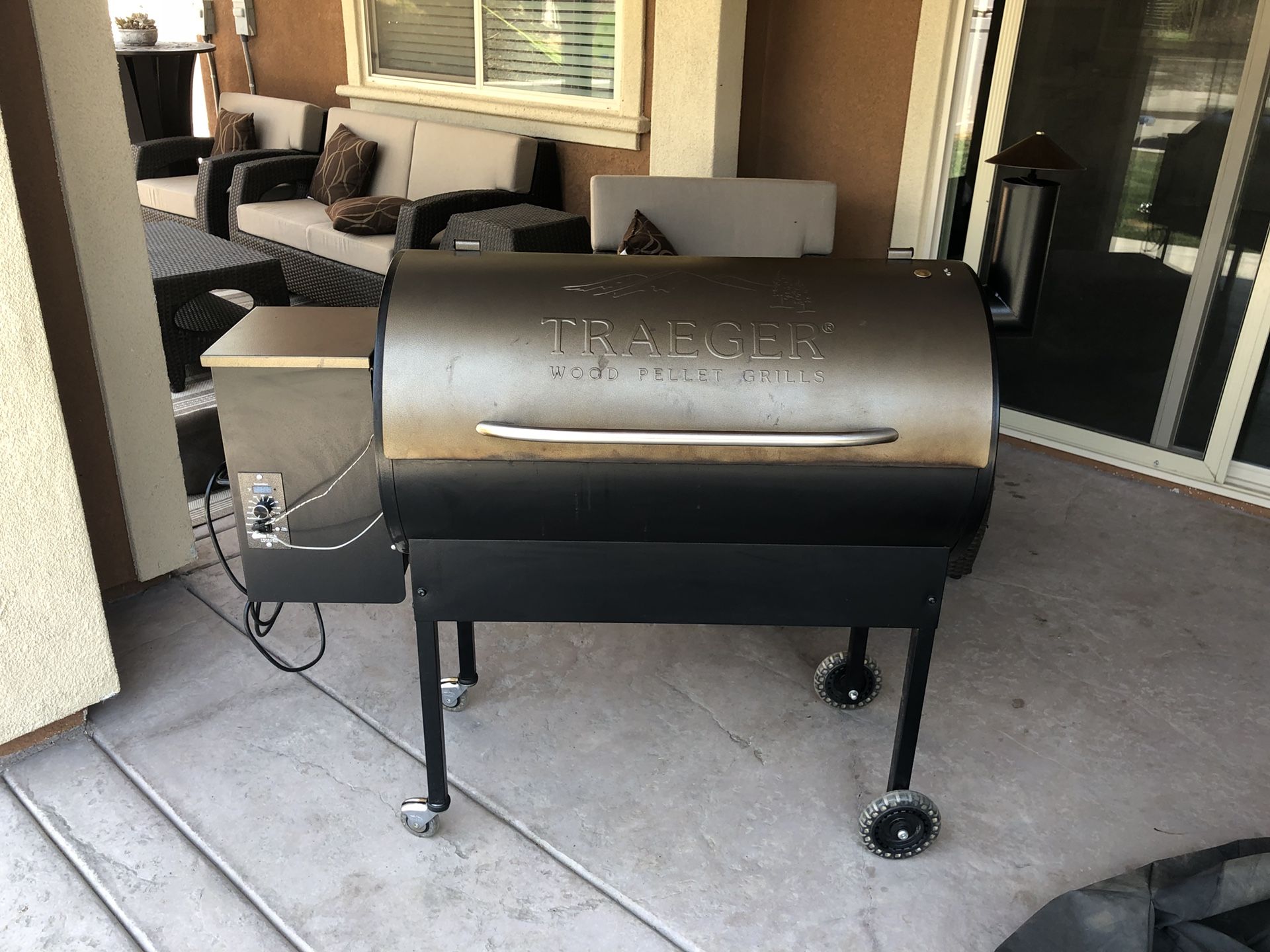 Smoker - Traeger Texas Elite 34 AND Cold Smoker Attachment