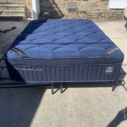 The DreamCloud Ultra Hybrid Queen Size, Mattress Only, Like New, 75% off Retail!