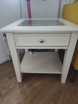Bed Bath Beyond Corner/End Table 