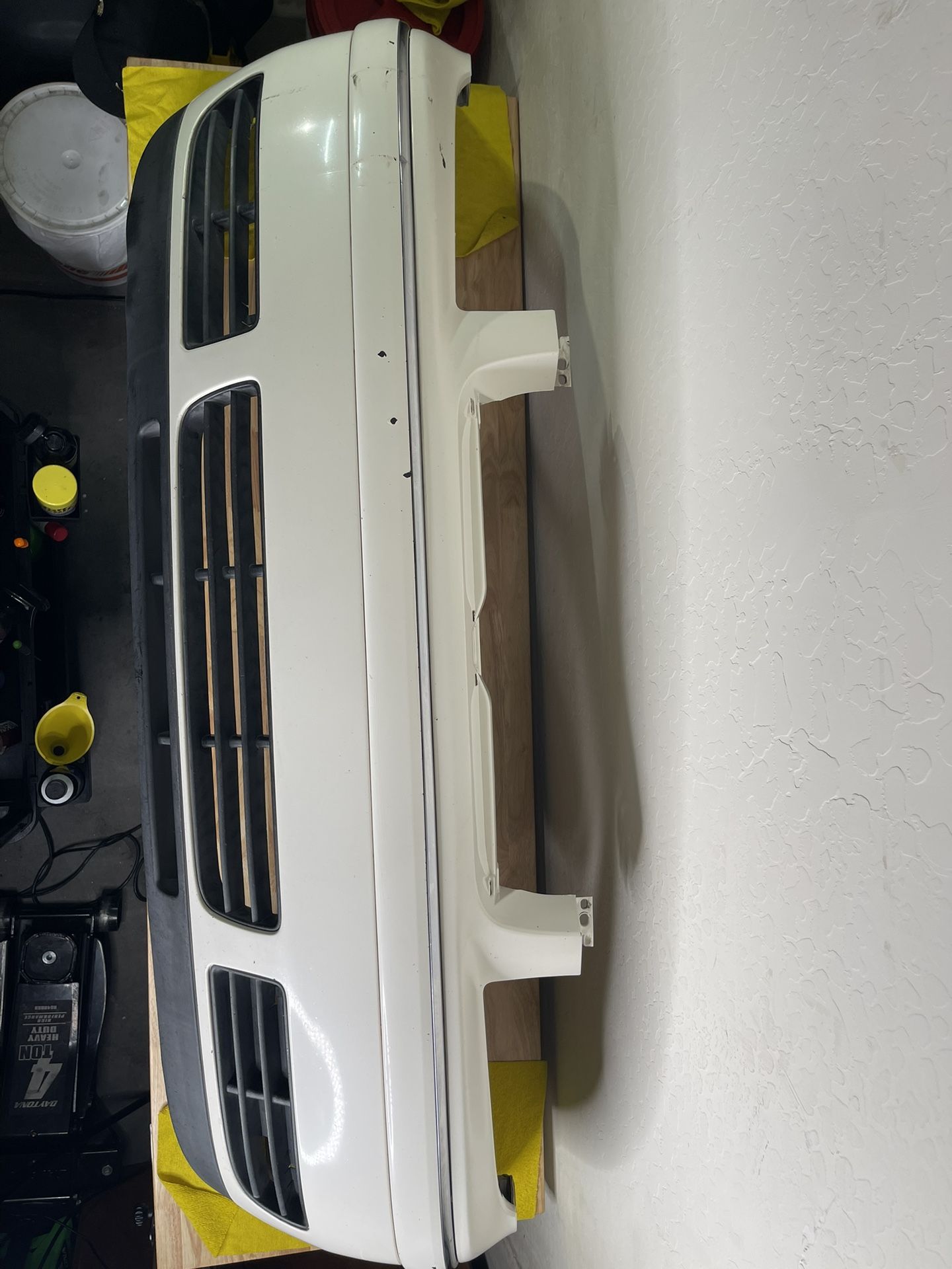 2004 Volkswagen Jetta OEM Front Bumper