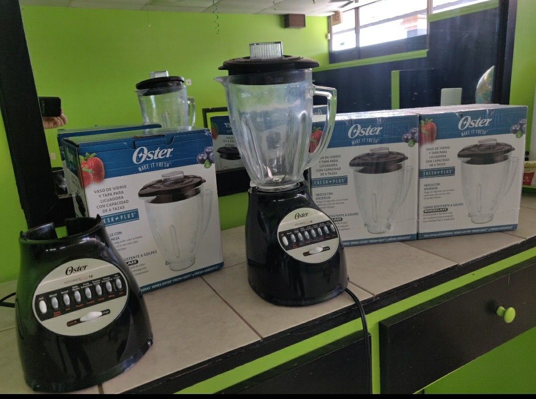 Oster blenders - 1 base 2 glas pitchers